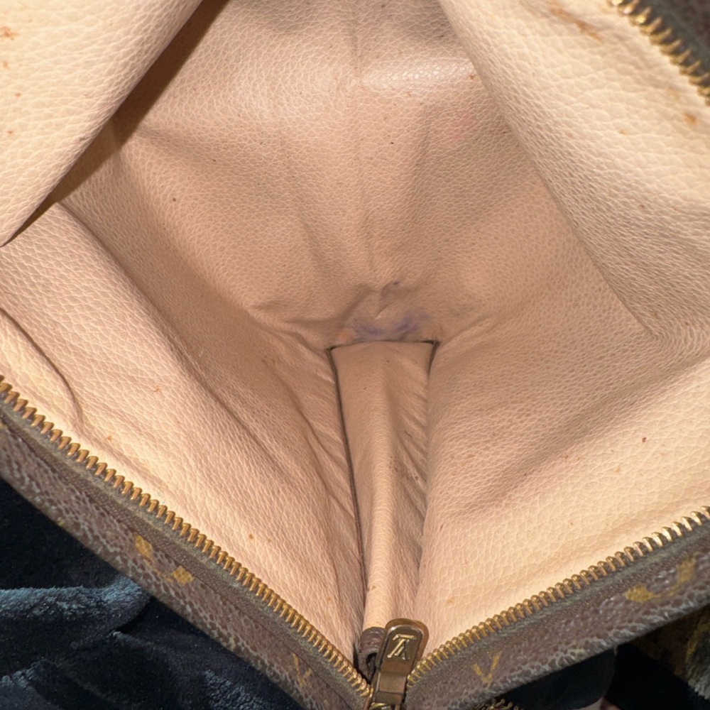 Louis Vuitton
Monogram Poche Toilette vintage unbranded chain - Picture 13 of 14